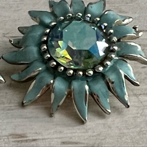 Weiss Vintage Light Blue Enamel AB Rhinestone 1940s Brooch and Earrings Set - Picture 9 of 16